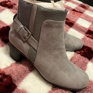 Womens boots 8.5